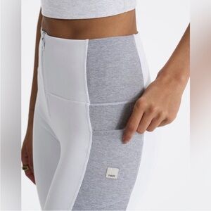 Vuori Granite Pocket Legging with Front Zip Size XS White & Heather Grey